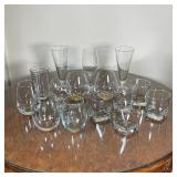 (15pc) ASSORTED GLASSWARE | Including a solo Baccarat cognac glass (4-3/4 in.), six mixed wine glass
