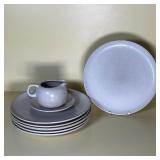 (8pc) HEATH STONEWARE | Six plates (dia. 10-3/4 in.) and a small creamer on saucer