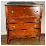 MAPLE WOOD DRESSER | Four drawer dresser, outset top drawer over three graduated drawers framed by h