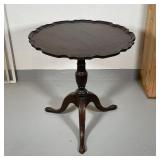 ANTIQUE PIE CRUST TEA TABLE | Late 19th/early 20th century, applied pie crust top on a tripod base w