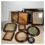 (10pc) COLLECTION VINTAGE FRAMES | Various hanging picture frames, mostly wood, with one composite f