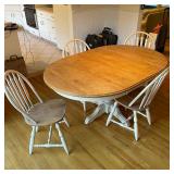 BREAKFAST TABLE & CHAIRS | Maple with white painted turned and figured supports; table h. 30 x dia. 