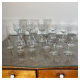 GROUP MISC. CRYSTAL GLASSWARE | Including a set of 8 cocktail glasses with no apparent markings