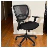 BLACK OFFICE CHAIR | Adjustable computer / desk chair with a cushioned mesh seat and mesh back rest,