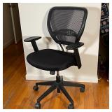 BLACK OFFICE CHAIR | Adjustable computer / desk chair with a cushioned mesh seat and mesh back rest,