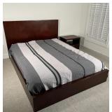 ETHAN ALLEN QUEEN BEDFRAME & SIDE TABLE| bed; 42 x 87 x 65 in.