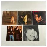 (5pc) CARLY SIMON & PATTI SMITH | Group of vinyl records, including 4 Carly Simon albums: Torch, Com