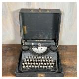 UNDERWOOD TYPEWRITER | Mechanical typewriter in a box, Underwood No. 590627 sold in 1932
