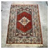 PATTERNED CARPET | 3 ft. 9 in. x 2 ft. 7 in.