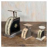 (3pc) POSTAL SCALES | Including a Pelouze Chicago National postal scale, an IDL Deluxe Thrifty Posta