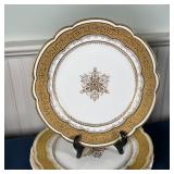 (31pc) GROUP FINE CHINA | Including a set of 7 Wedgwood plates, a set of 8 Limoges plates, a set of 
