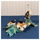  two English bird figures mounted on sunflowers and an American pottery group (l. 8-1/2 in.)