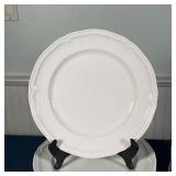 Including eighteen Villeroy & Boch dinner plates and sixteen Williams-Sonoma plates/low-form bowls