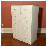 Chest of drawers, of nice small size, having two half-width drawers over four full-width drawers, al