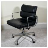 EAMES SOFT PAD MANAGEMENT CHAIR | Herman Miller Eames soft pad management office chair; h. 33 x 23 x