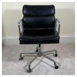 EAMES SOFT PAD MANAGEMENT CHAIR | Herman Miller Eames soft pad management office chair; h. 33 x 23 x