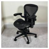 HERMAN MILLER AERON CHAIR | Herman Miller Aeron chair, one dot
