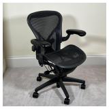 HERMAN MILLER AERON CHAIR | Herman Miller Aeron chair, one dot