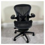 HERMAN MILLER AERON CHAIR | Herman Miller Aeron chair, one dot
