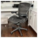 HERMAN MILLER AERON CHAIR (L) | Size large (3 dots), some wear to seat netting, scuffs