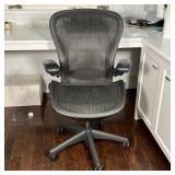 HERMAN MILLER AERON CHAIR (L) | Size large (3 dots), some wear to seat netting, scuffs