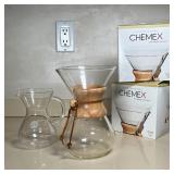 CHEMEX COFFEE KIT | Including a Chemex, a similar form coffee beaker, and 100+ Chemex filters