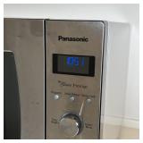 PANASONIC PRESTIGE MICROWAVE | "The Genius", near new condition model no. NN-SD987S