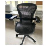 HERMAN MILLER AERON CHAIR | Herman Miller Aeron desk chair, 2 dots