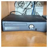 XBOX 360 | In excellent condition, with a selection of games