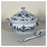 MEISSEN BLUE ONION TUREEN | Oval tureen with twist finial and matching ladle; h. 9 x 13 x 8 in., lad