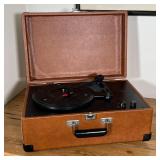 CROSLEY TURNTABLE | Crosley briefcase / portable vinyl record player in a brown leather-wrapped case