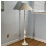 WHITE FLOOR LAMP | h. 61 in.