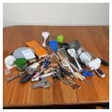 (5pc) LARGE GLASS BOWLS AND PLATTERS | A large brown Pyrex salad mixing bowl (11-1/2 in.), decorativ