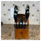J A HENCKELS KNIFE BLOCK SET | J A Henckels international knife block set, including steak knives [o