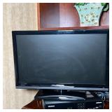 TOSHIBA 24 IN. TV | Toshiba TV Model No. 24SL410U; tested and works