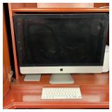 APPLE DESKTOP COMPUTER | iMac all-in-one desktop computer with keyboard, trackpad, and approx. 26 in