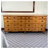 Large chest of drawers of nicely figured contrasting wood, having two banks of four drawers, each wi