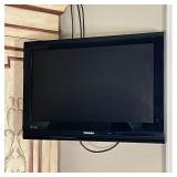 TOSHIBA 26 IN. TV | 18 x 26-1/4 in.