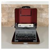 ROYAL TYPEWRITER | In carrying case; h. 6-31/4 x w. 12-2/2 in. (case)