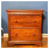 YOUNG AMERICA BEDSIDE TABLE | Wooden nightstand with two drawers, of nicely figured wood - h. 26-1/4