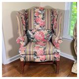 THOMASVILLE WINGCHAIR | Armchair with overall floral upholstery with matching cushion on carved squa
