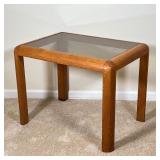 VINTAGE SIDE TABLE | Vintage style side table with glass top in an oak wood frame - h. 23 x w. 29-1/