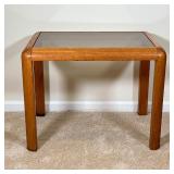 VINTAGE SIDE TABLE | Vintage style side table with glass top in an oak wood frame - h. 23 x w. 29-1/