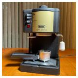 DELONGHI ESPRESSO MACHINE | A Caffe Traviso model espresso machine with both steamer and espresso fu