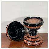 LACQUERED JAR | Black and rust lacquered jar with two interior compartments, with spindle finial - h