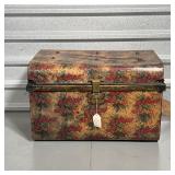 DECOUPAGE TIN TRUNK  | 19th century, with a hinged lid and side carrying handles - h. 17 x w. 26-1/2