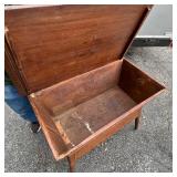 ANTIQUE DOUGH BOX  | Hinged lid, the sides with dovetailing - h. 28 x 38-1/2 x 21 in.