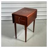 MAHOGANY PEMBROKE TABLE  | Two drawers over square tapering legs, with two leaves (ea. w. 8-1/2 in.)