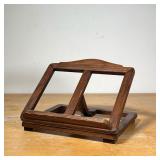 SOLID WOOD LECTERN  | Solid wood, probably oak, with a piano hinge, 20th century - l. 12 x w. 11 x h