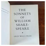 SONNETS OF SHAKESPEARE  | With play illustrations - 9 x 11.5 in.